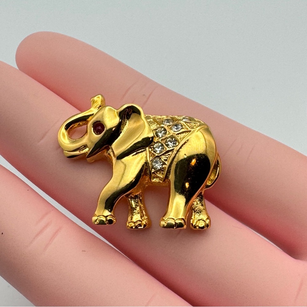Giovanni Gold Tone Elephant Rhinestone Brooch - Picture 7 of 9